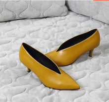 Load image into Gallery viewer, XGRAVITY 2019 Pop Star Pointed Toe Girl Thin Heel Woman Shoes Deep V Design Lady Fashion Shoes Elegant European Women Shoes C264