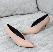 Load image into Gallery viewer, XGRAVITY 2019 Pop Star Pointed Toe Girl Thin Heel Woman Shoes Deep V Design Lady Fashion Shoes Elegant European Women Shoes C264